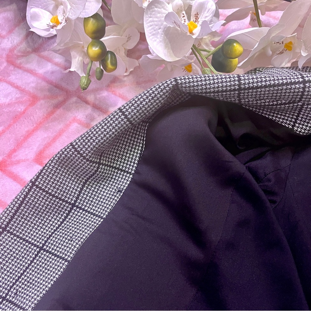 ✨🖤✨ Nipon Boutique ✨🖤✨ - Picture 7 of 9